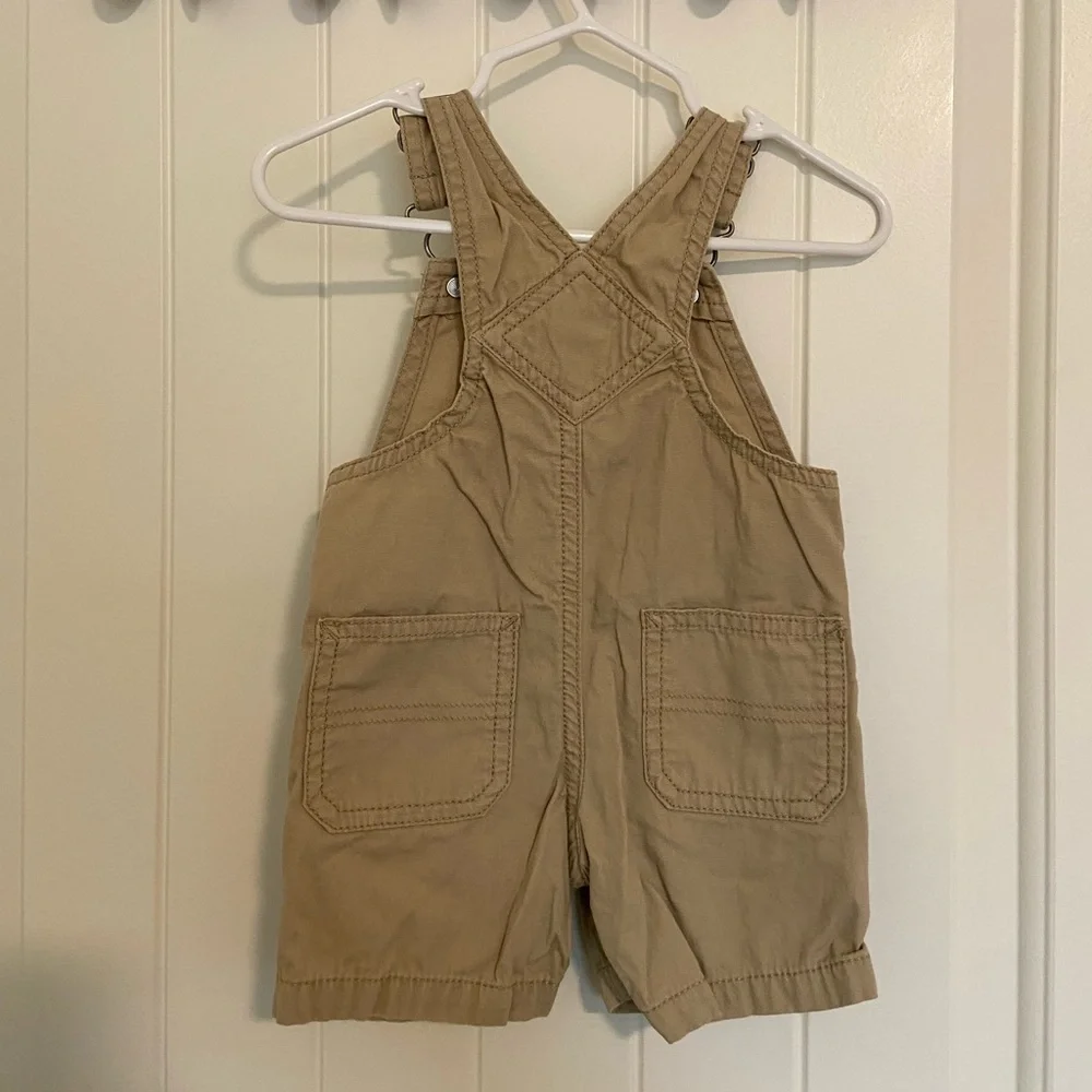EUC Carter’s baby unisex tan‎ khaki short overalls 6 months